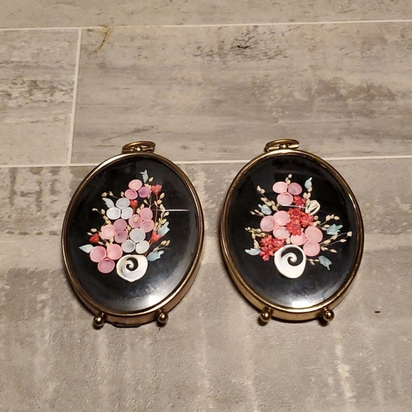 GUC 2 Vintage Oval Mini Shell/Dried Flower Picture